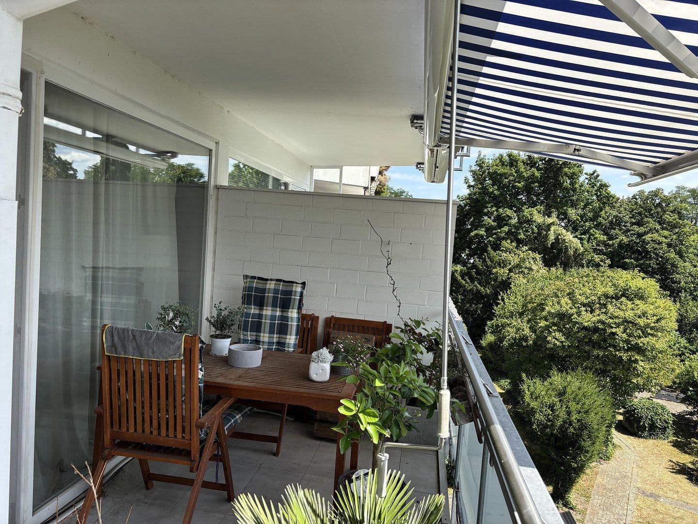 Prenájom bytu 3-izbový 82 m², Marbacher Str. 13, Düsseldorf, Severné Porýnie - Westfálsko Prenájom bytu 3-izbový 82 m², Marbacher Str. 13, Düsseldorf, Severné Porýnie - Westfálsko