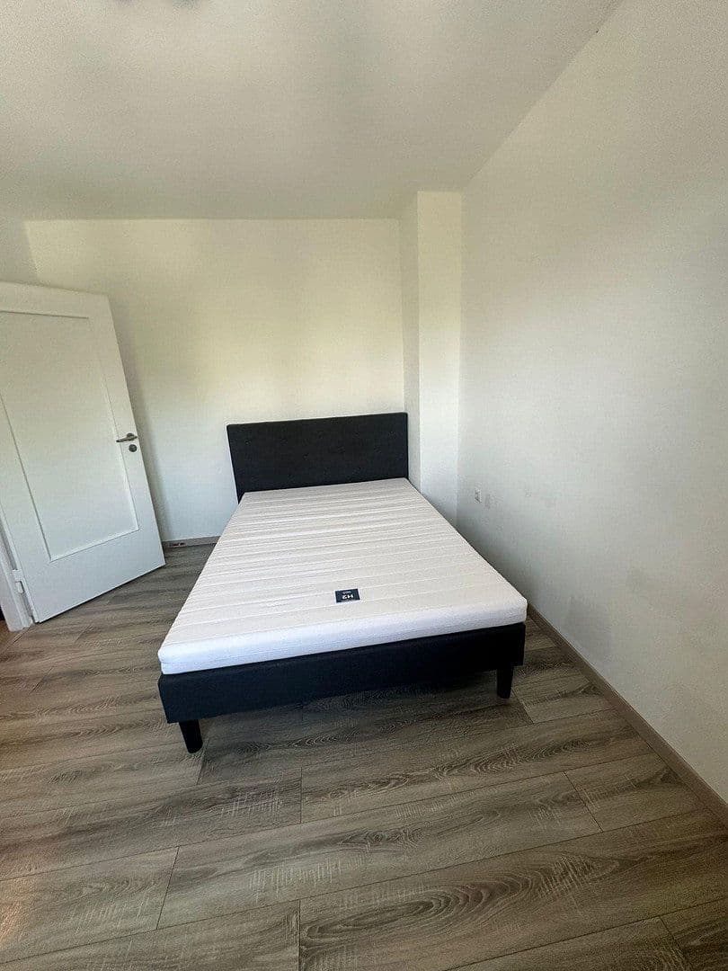 Prenájom bytu 12 m², Frankfurt, Hesensko Prenájom bytu 12 m², Frankfurt, Hesensko