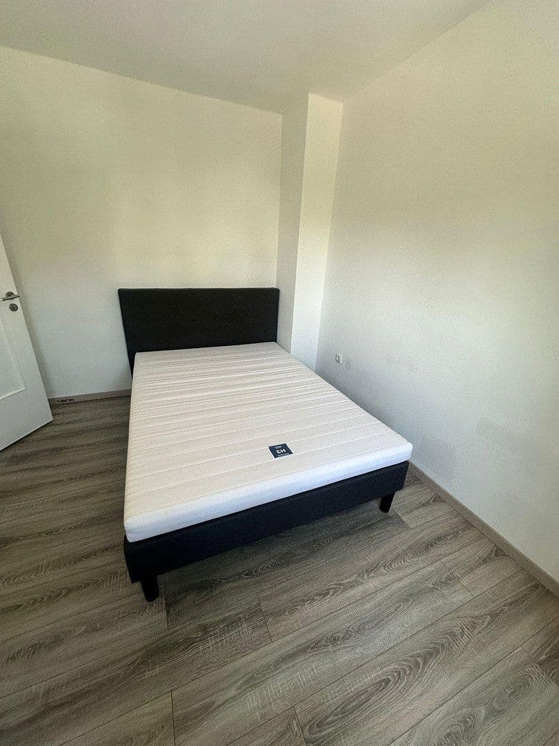 Prenájom bytu 12 m², Frankfurt, Hesensko Prenájom bytu 12 m², Frankfurt, Hesensko