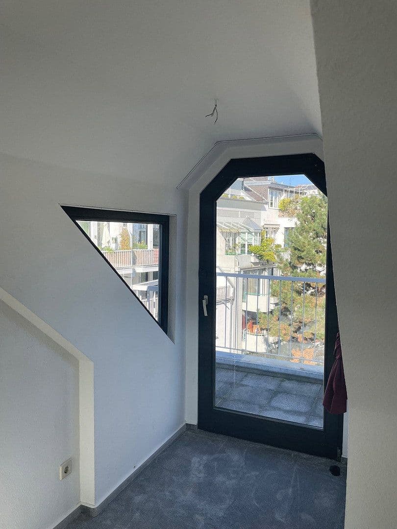 Prenájom bytu 3-izbový 102 m², Bonn, Severné Porýnie - Westfálsko Prenájom bytu 3-izbový 102 m², Bonn, Severné Porýnie - Westfálsko
