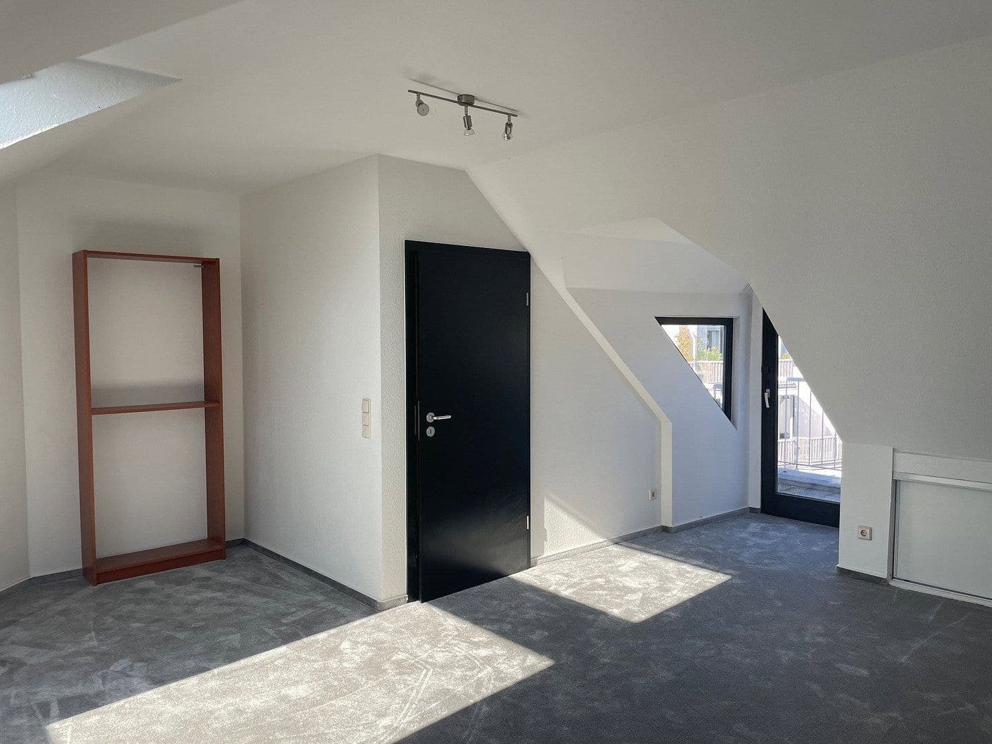 Prenájom bytu 3-izbový 102 m², Bonn, Severné Porýnie - Westfálsko Prenájom bytu 3-izbový 102 m², Bonn, Severné Porýnie - Westfálsko