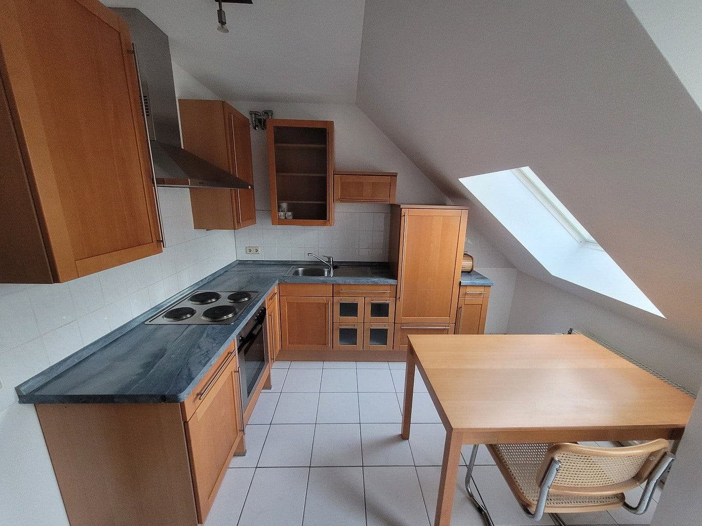 Prenájom bytu 3-izbový 102 m², Bonn, Severné Porýnie - Westfálsko Prenájom bytu 3-izbový 102 m², Bonn, Severné Porýnie - Westfálsko