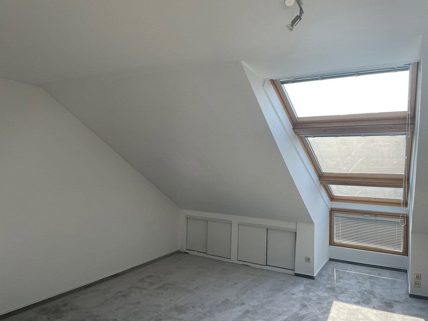 Prenájom bytu 3-izbový 102 m², Bonn, Severné Porýnie - Westfálsko Prenájom bytu 3-izbový 102 m², Bonn, Severné Porýnie - Westfálsko