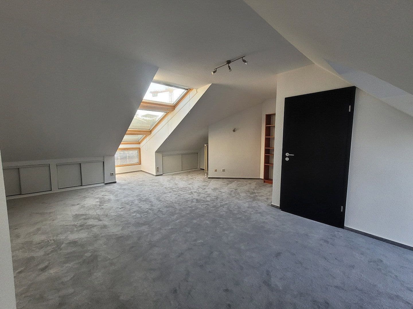 Prenájom bytu 3-izbový 102 m², Bonn, Severné Porýnie - Westfálsko Prenájom bytu 3-izbový 102 m², Bonn, Severné Porýnie - Westfálsko