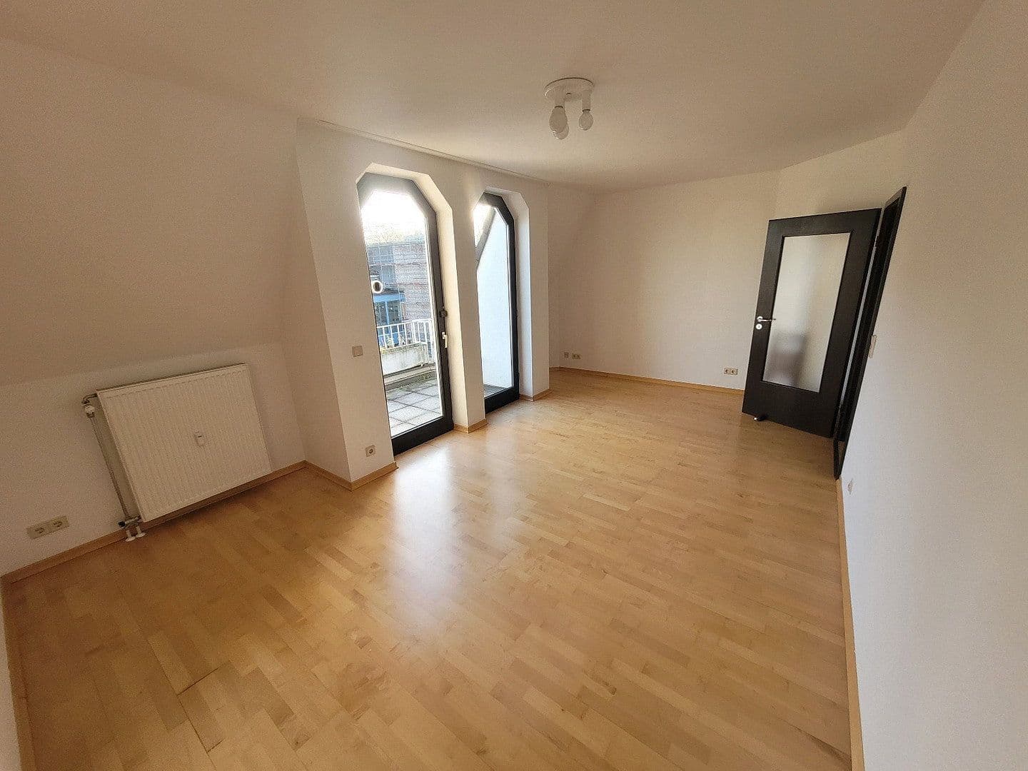 Prenájom bytu 3-izbový 102 m², Bonn, Severné Porýnie - Westfálsko Prenájom bytu 3-izbový 102 m², Bonn, Severné Porýnie - Westfálsko