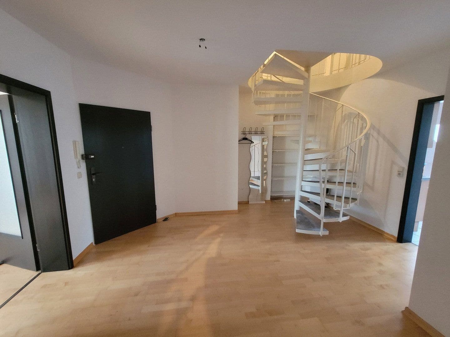 Prenájom bytu 3-izbový 102 m², Bonn, Severné Porýnie - Westfálsko Prenájom bytu 3-izbový 102 m², Bonn, Severné Porýnie - Westfálsko
