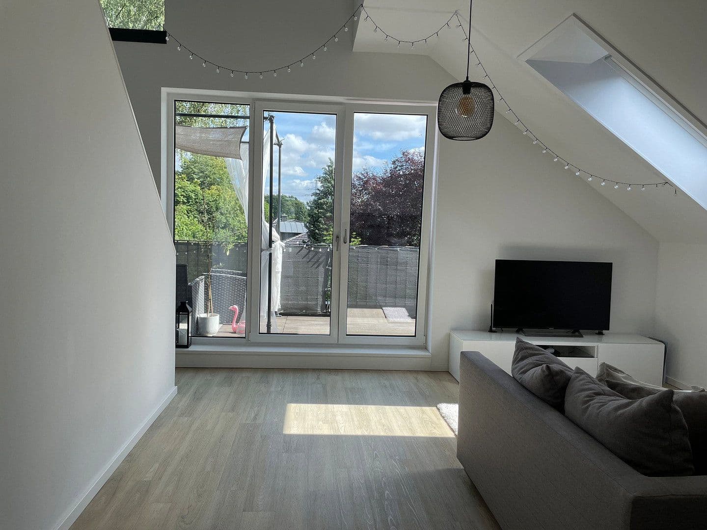 Prenájom bytu 3-izbový 112 m², Hamburg, Hamburg Prenájom bytu 3-izbový 112 m², Hamburg, Hamburg