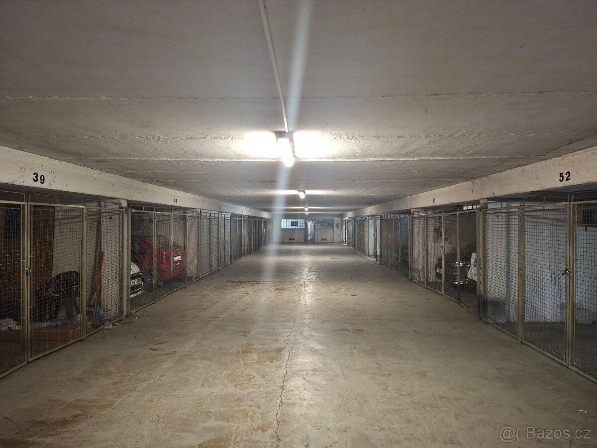 Prenájom garáže 17 m², Jana Zajíce, Pardubice, Pardubický kraj Prenájom garáže 17 m², Jana Zajíce, Pardubice, Pardubický kraj
