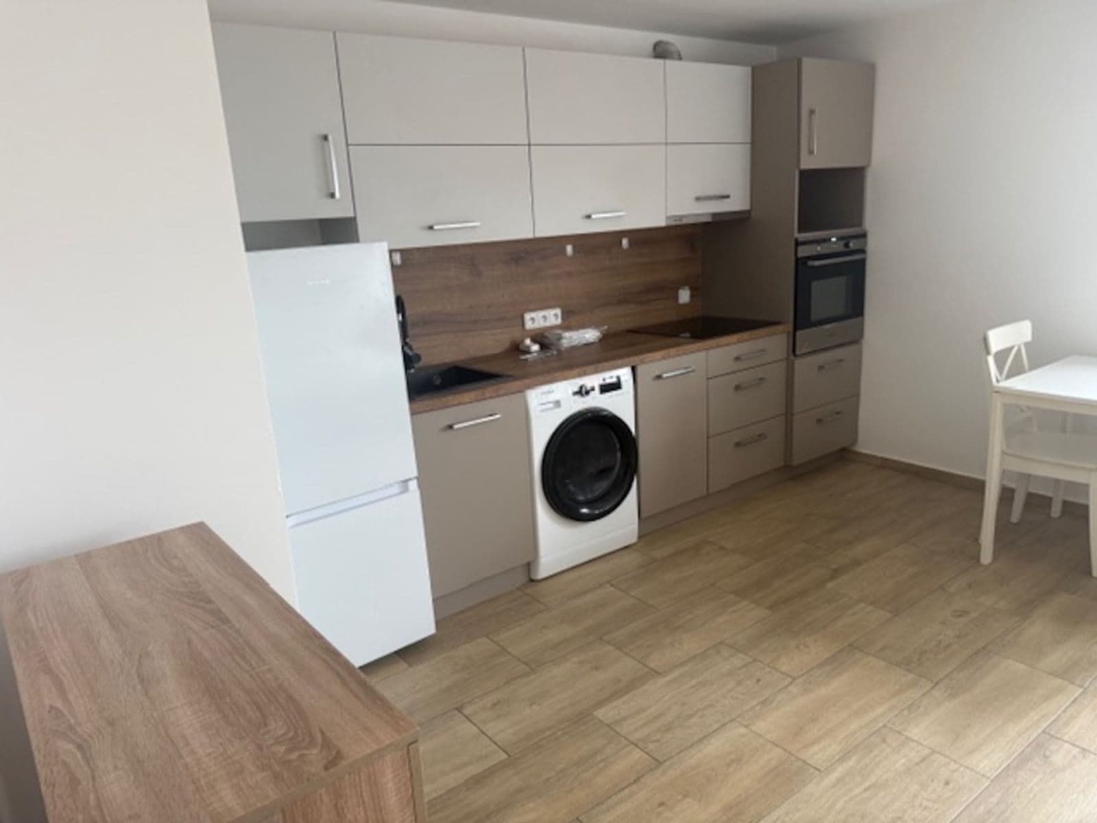 Prenájom bytu Garsoniéra 28 m², Koutníkova, Hradec Králové, Královéhradecký kraj Prenájom bytu Garsoniéra 28 m², Koutníkova, Hradec Králové, Královéhradecký kraj