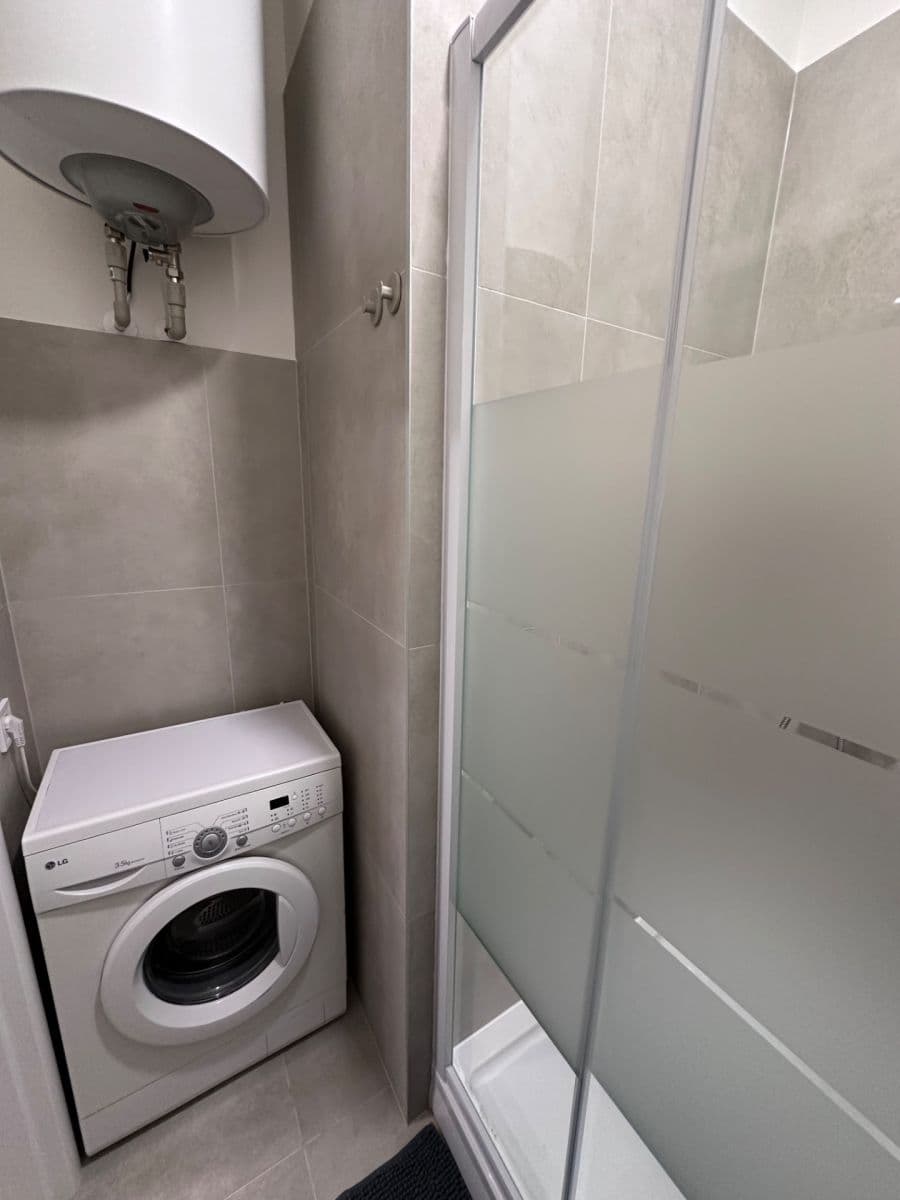 Prenájom bytu 1-izbový 27 m², Podolská, Praha, Praha Prenájom bytu 1-izbový 27 m², Podolská, Praha, Praha