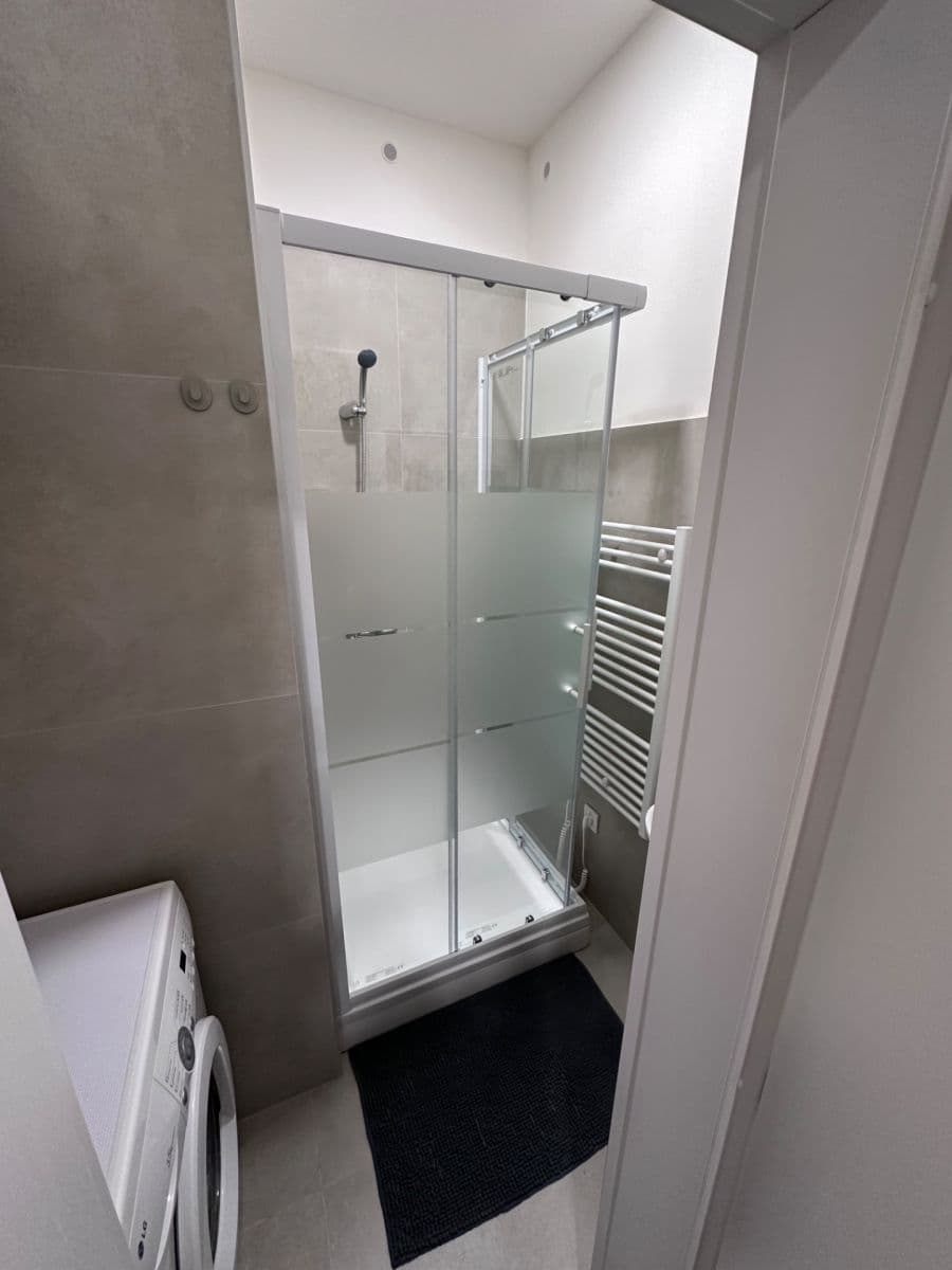 Prenájom bytu 1-izbový 27 m², Podolská, Praha, Praha Prenájom bytu 1-izbový 27 m², Podolská, Praha, Praha