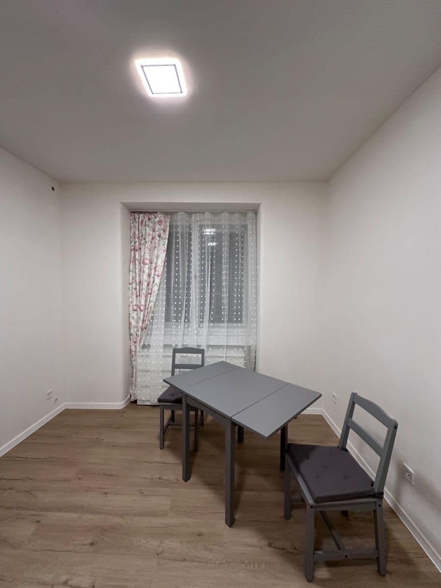 Prenájom bytu 1-izbový 27 m², Podolská, Praha, Praha Prenájom bytu 1-izbový 27 m², Podolská, Praha, Praha