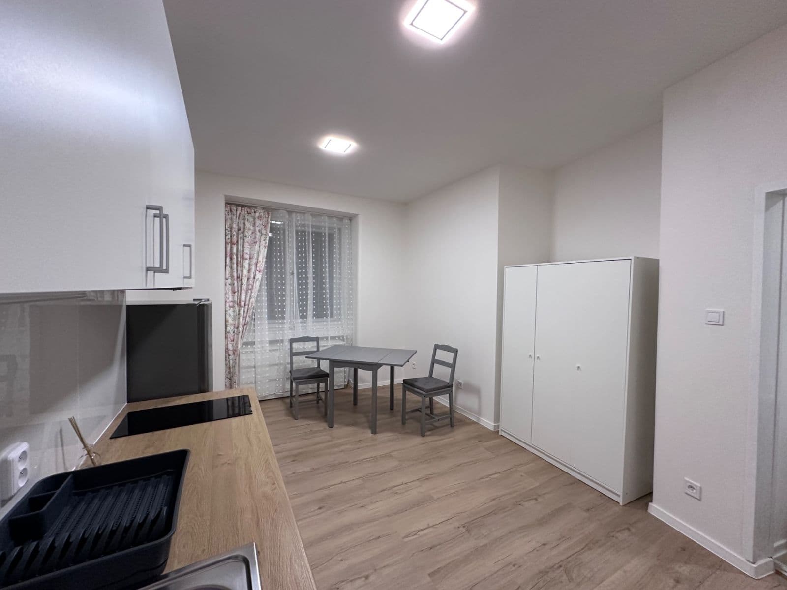 Prenájom bytu 1-izbový 27 m², Podolská, Praha, Praha Prenájom bytu 1-izbový 27 m², Podolská, Praha, Praha