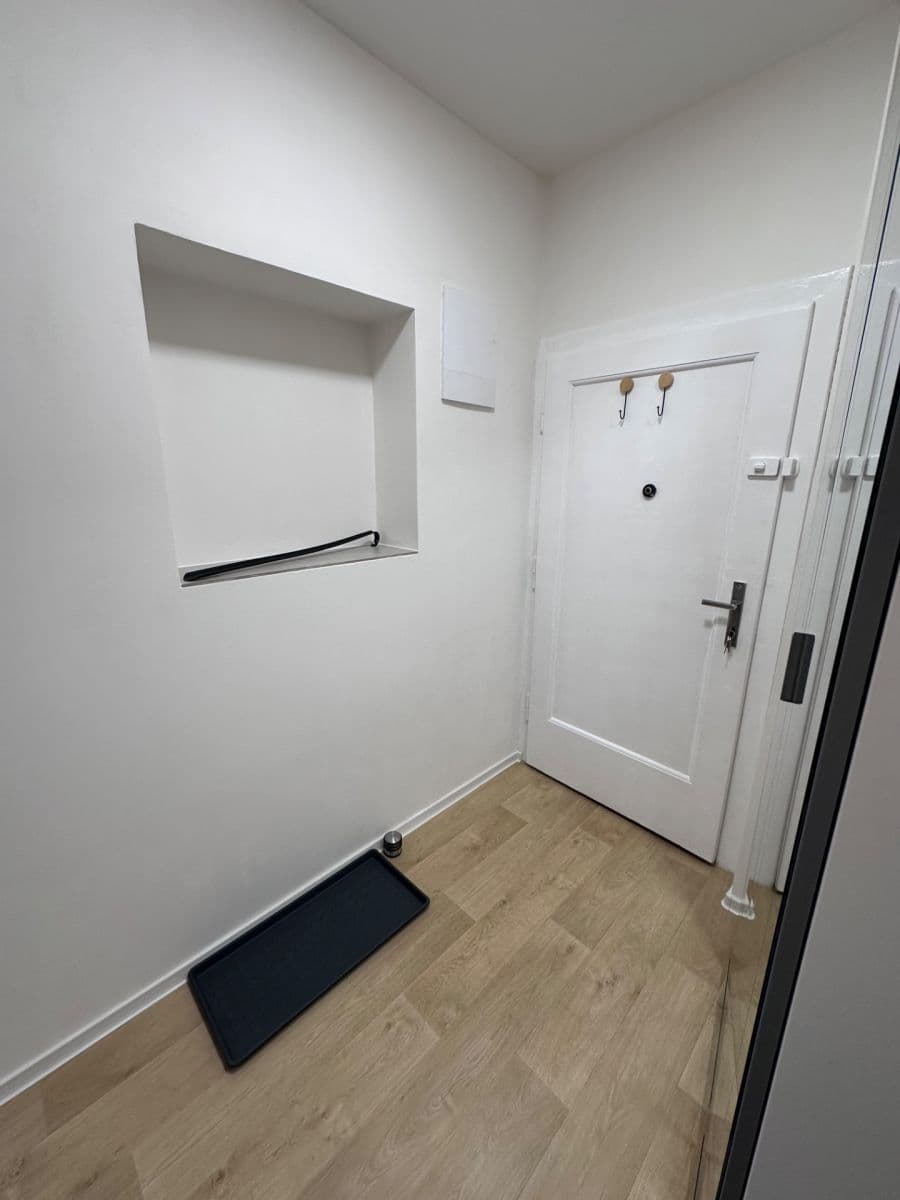 Prenájom bytu 1-izbový 27 m², Podolská, Praha, Praha Prenájom bytu 1-izbový 27 m², Podolská, Praha, Praha
