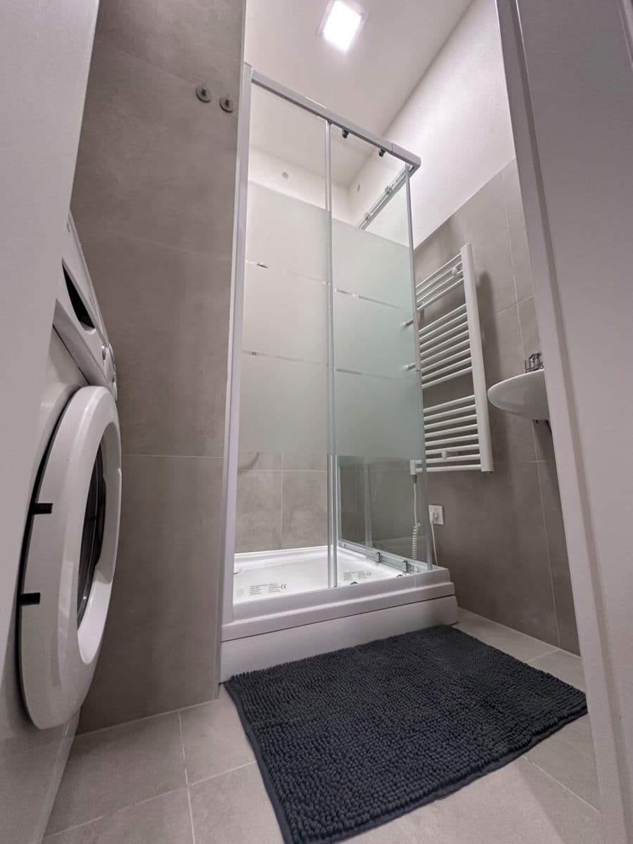 Prenájom bytu 1-izbový 27 m², Podolská, Praha, Praha Prenájom bytu 1-izbový 27 m², Podolská, Praha, Praha
