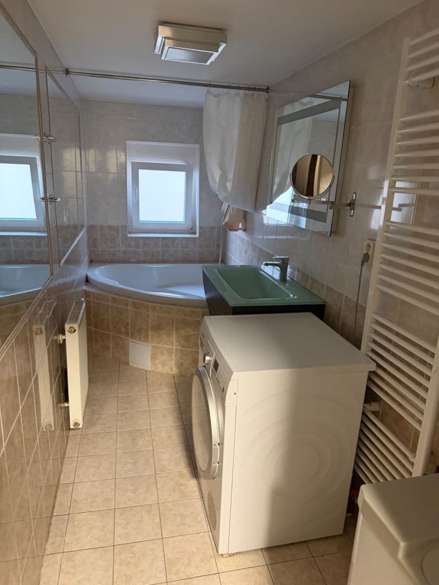 Prenájom bytu 4-izbový 146 m², Hradeckých, Praha, Praha Prenájom bytu 4-izbový 146 m², Hradeckých, Praha, Praha