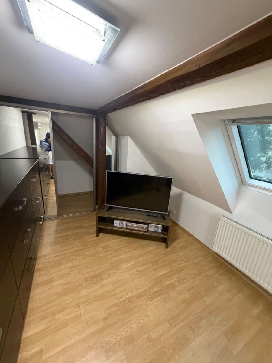 Prenájom bytu 4-izbový 146 m², Hradeckých, Praha, Praha Prenájom bytu 4-izbový 146 m², Hradeckých, Praha, Praha
