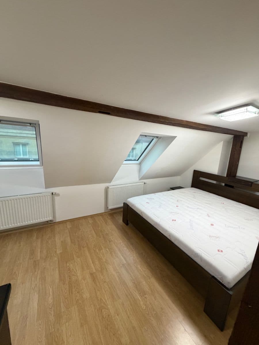 Prenájom bytu 4-izbový 146 m², Hradeckých, Praha, Praha Prenájom bytu 4-izbový 146 m², Hradeckých, Praha, Praha
