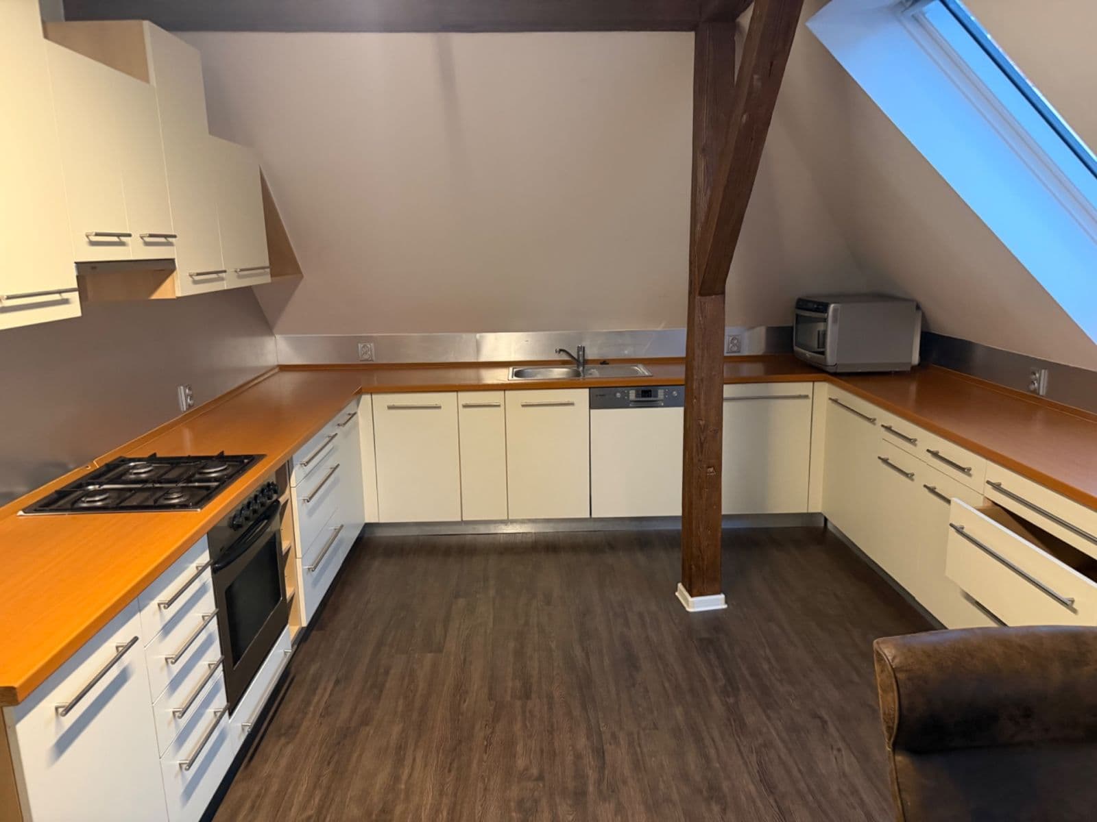 Prenájom bytu 4-izbový 146 m², Hradeckých, Praha, Praha Prenájom bytu 4-izbový 146 m², Hradeckých, Praha, Praha