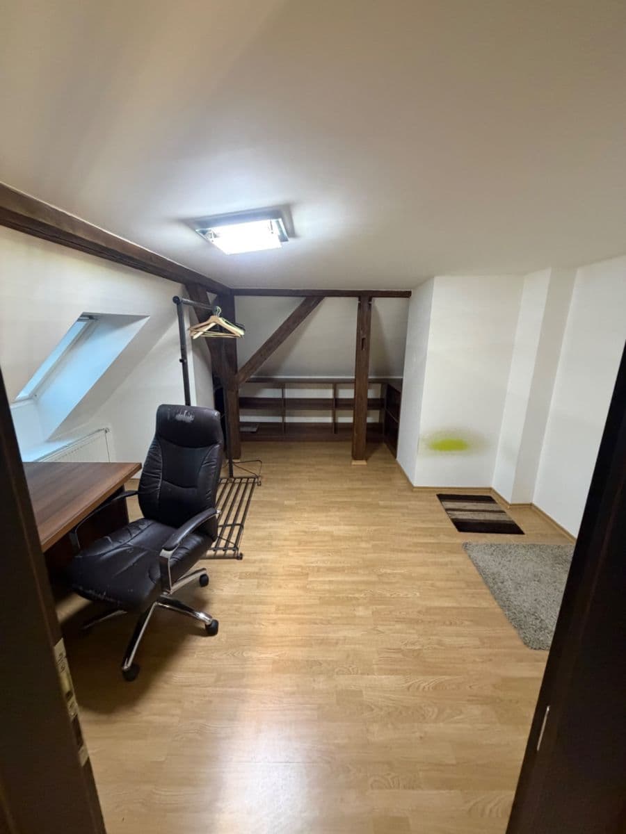 Prenájom bytu 4-izbový 146 m², Hradeckých, Praha, Praha Prenájom bytu 4-izbový 146 m², Hradeckých, Praha, Praha