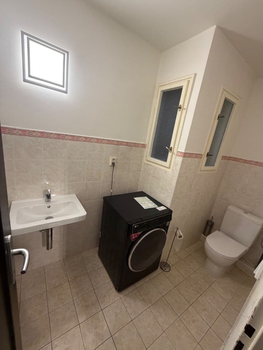 Prenájom bytu 4-izbový 146 m², Hradeckých, Praha, Praha Prenájom bytu 4-izbový 146 m², Hradeckých, Praha, Praha