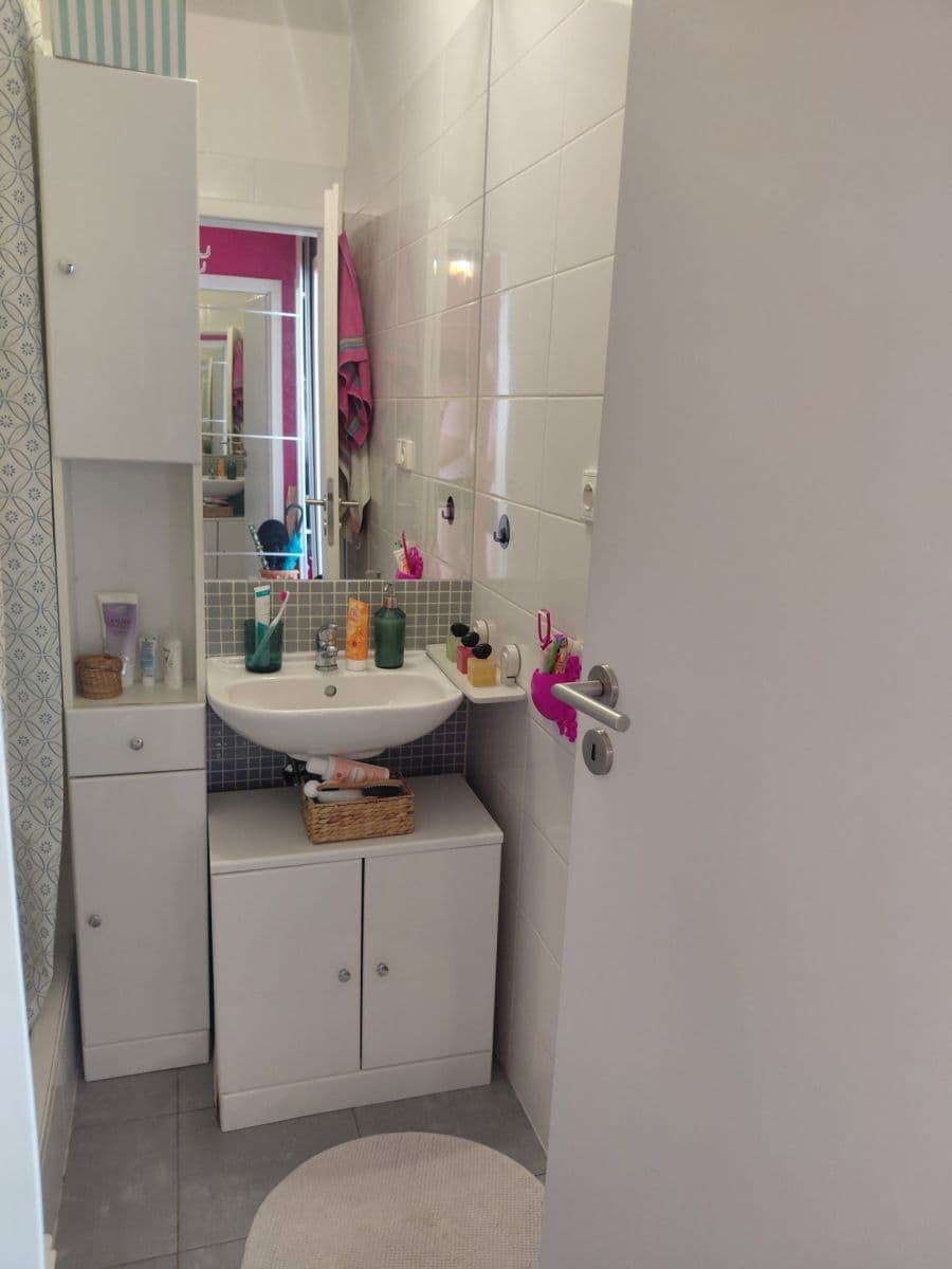 Prenájom bytu 1-izbový 27 m², Hornoměcholupská, Praha, Praha Prenájom bytu 1-izbový 27 m², Hornoměcholupská, Praha, Praha