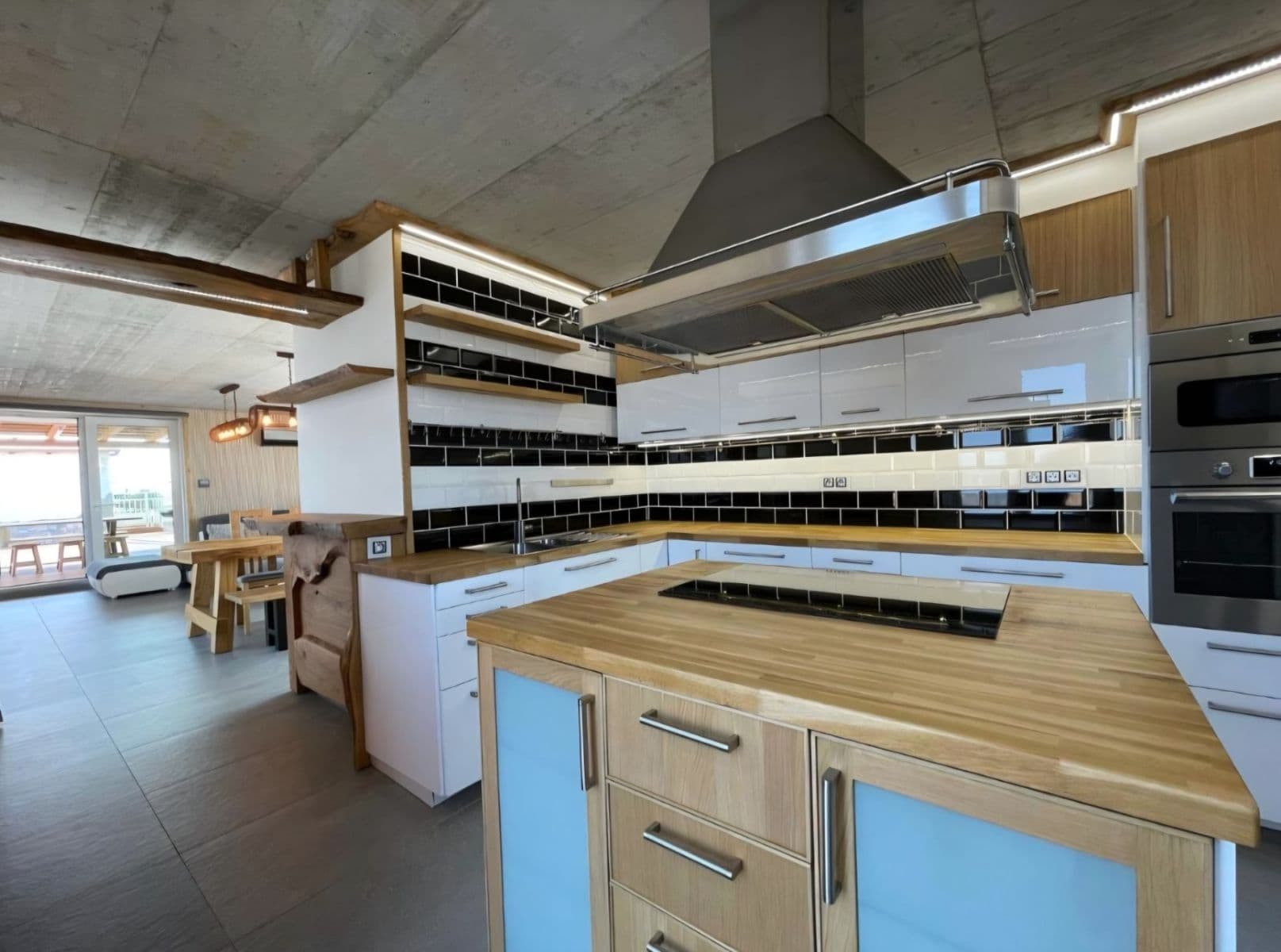 Prenájom bytu 4-izbový 370 m², Otýlie Beníškové, Plzeň, Plzeňský kraj Prenájom bytu 4-izbový 370 m², Otýlie Beníškové, Plzeň, Plzeňský kraj