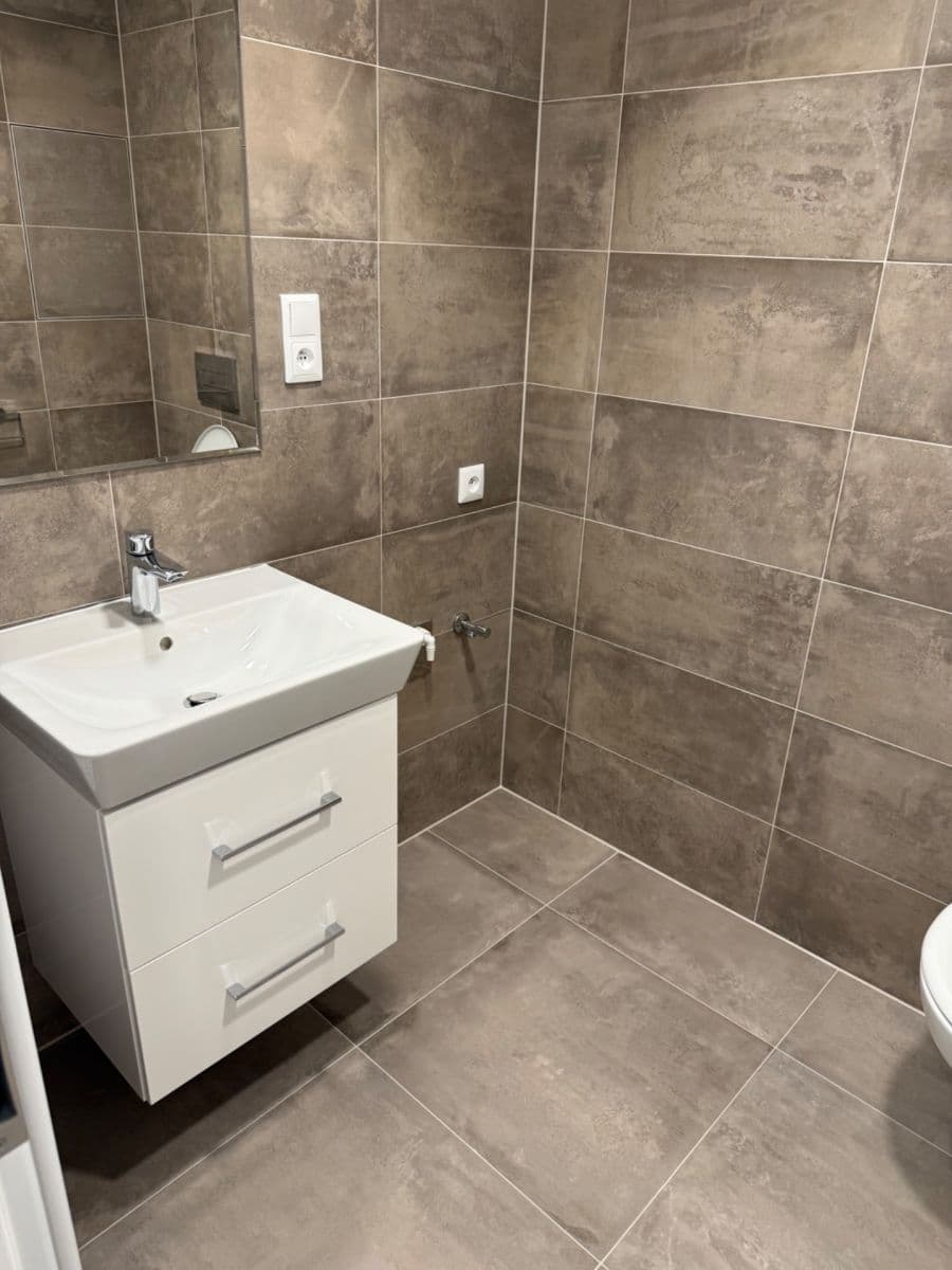 Prenájom bytu 1-izbový 33 m², Poděbradská, Praha, Praha Prenájom bytu 1-izbový 33 m², Poděbradská, Praha, Praha