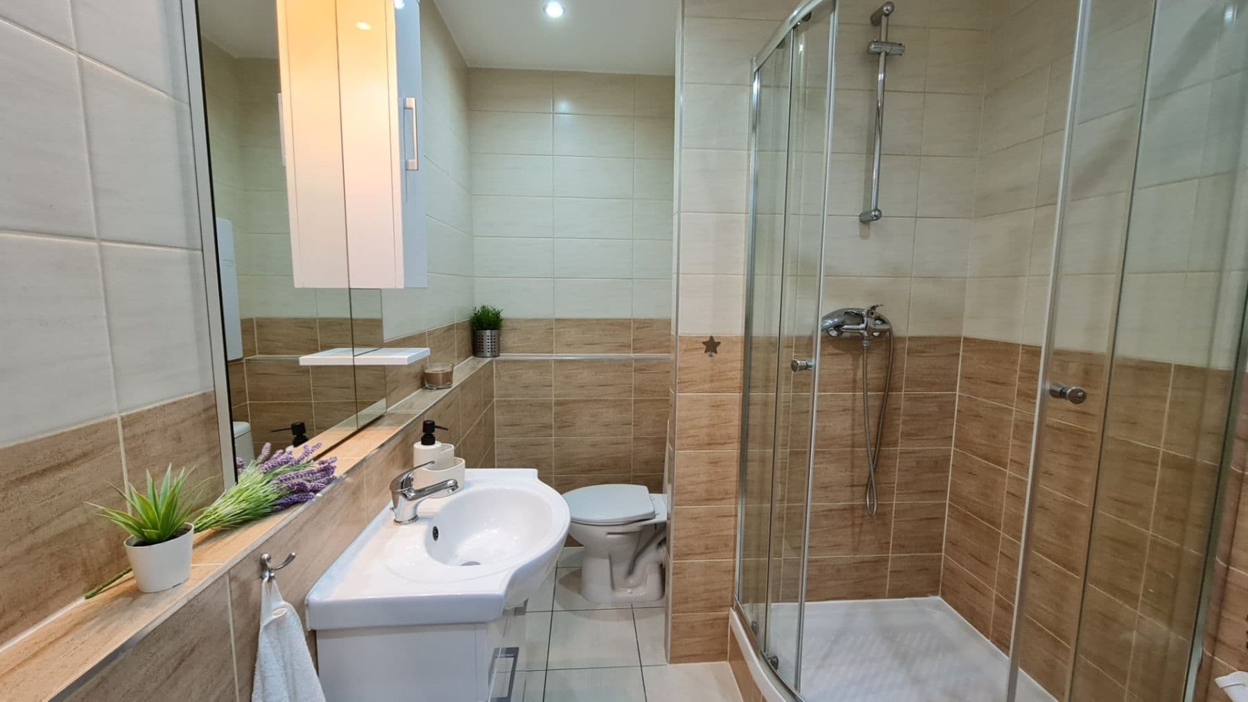 Prenájom bytu 2-izbový 40 m², Hradecká, Česká Lípa, Liberecký kraj Prenájom bytu 2-izbový 40 m², Hradecká, Česká Lípa, Liberecký kraj