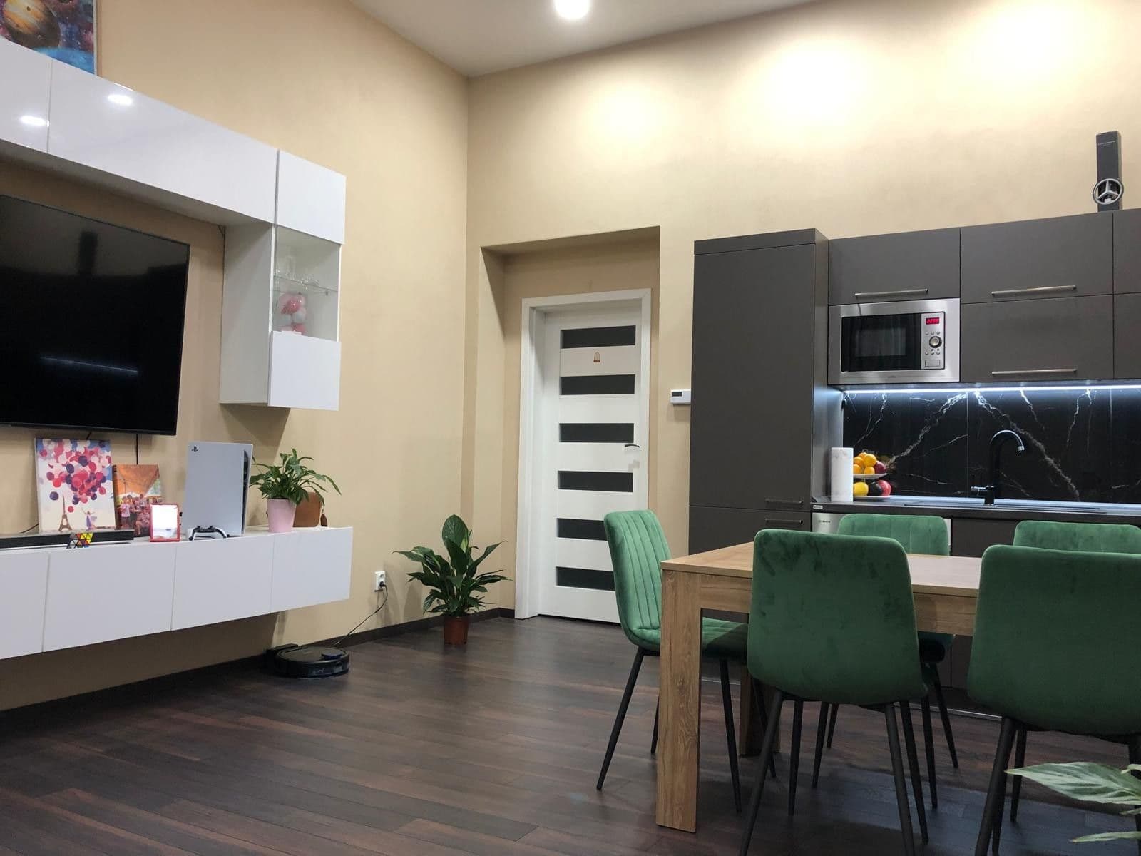 Prenájom bytu 3-izbový 84 m², Rumunská, Liberec, Liberecký kraj Prenájom bytu 3-izbový 84 m², Rumunská, Liberec, Liberecký kraj