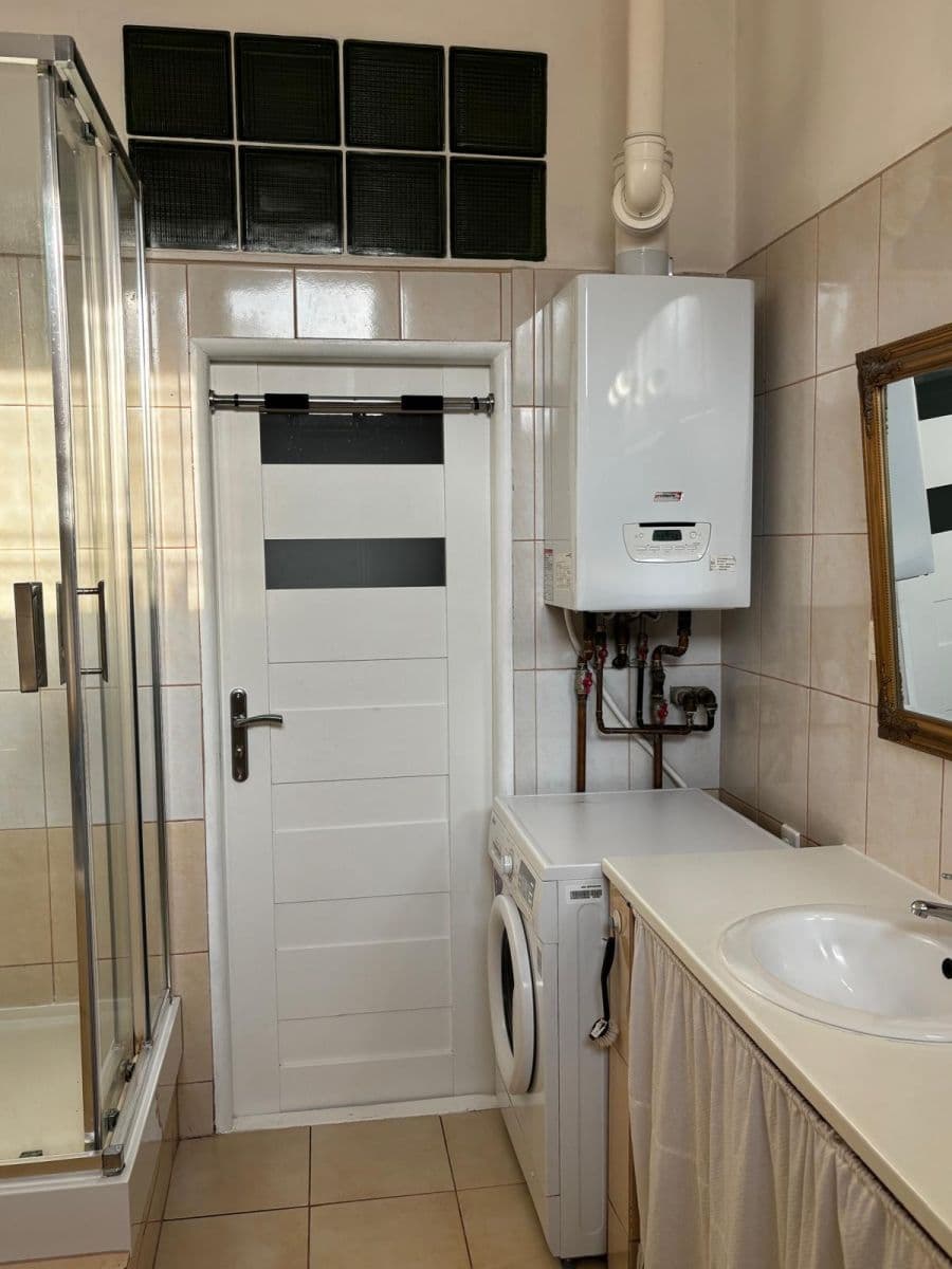 Prenájom bytu 3-izbový 84 m², Rumunská, Liberec, Liberecký kraj Prenájom bytu 3-izbový 84 m², Rumunská, Liberec, Liberecký kraj