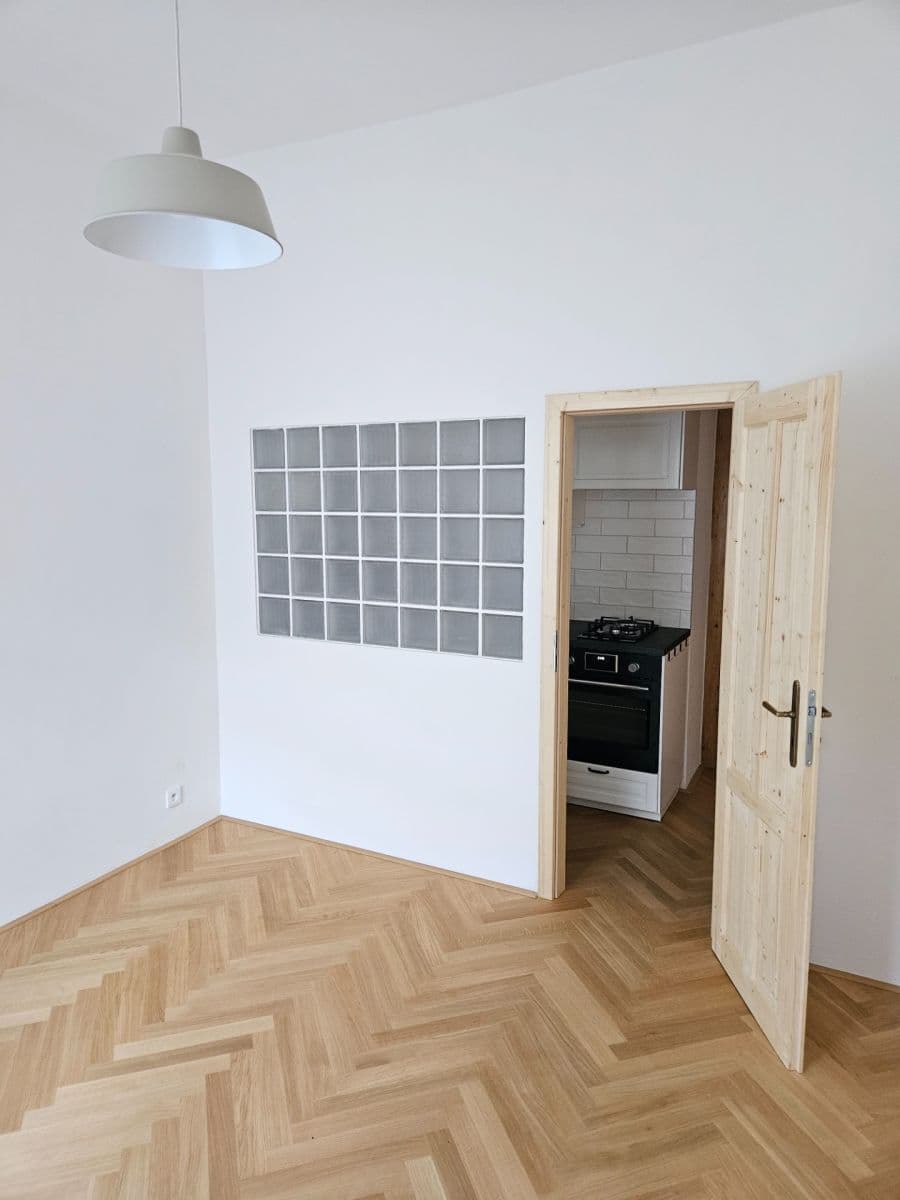 Prenájom bytu 2-izbový 40 m², Přístavní, Praha, Praha Prenájom bytu 2-izbový 40 m², Přístavní, Praha, Praha