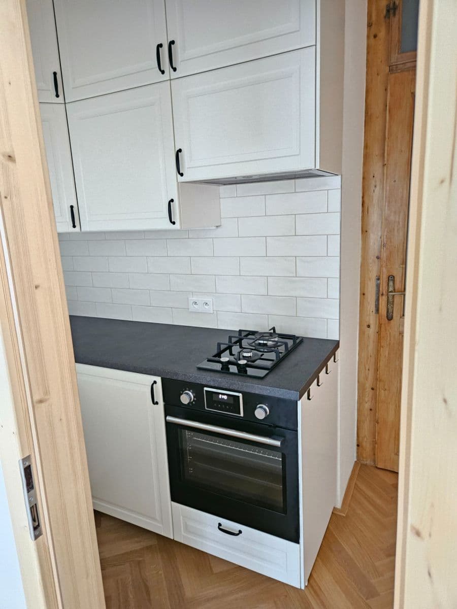 Prenájom bytu 2-izbový 40 m², Přístavní, Praha, Praha Prenájom bytu 2-izbový 40 m², Přístavní, Praha, Praha
