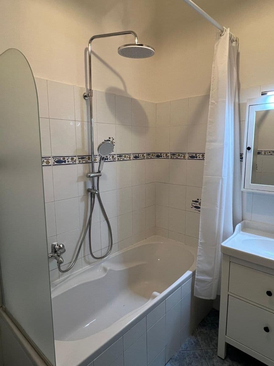 Prenájom bytu 2-izbový 40 m², Přístavní, Praha, Praha Prenájom bytu 2-izbový 40 m², Přístavní, Praha, Praha