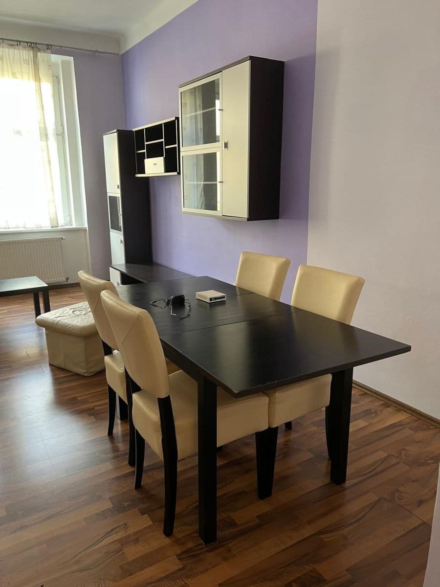 Prenájom bytu 3-izbový 96 m², Bořivojova, Praha, Praha Prenájom bytu 3-izbový 96 m², Bořivojova, Praha, Praha