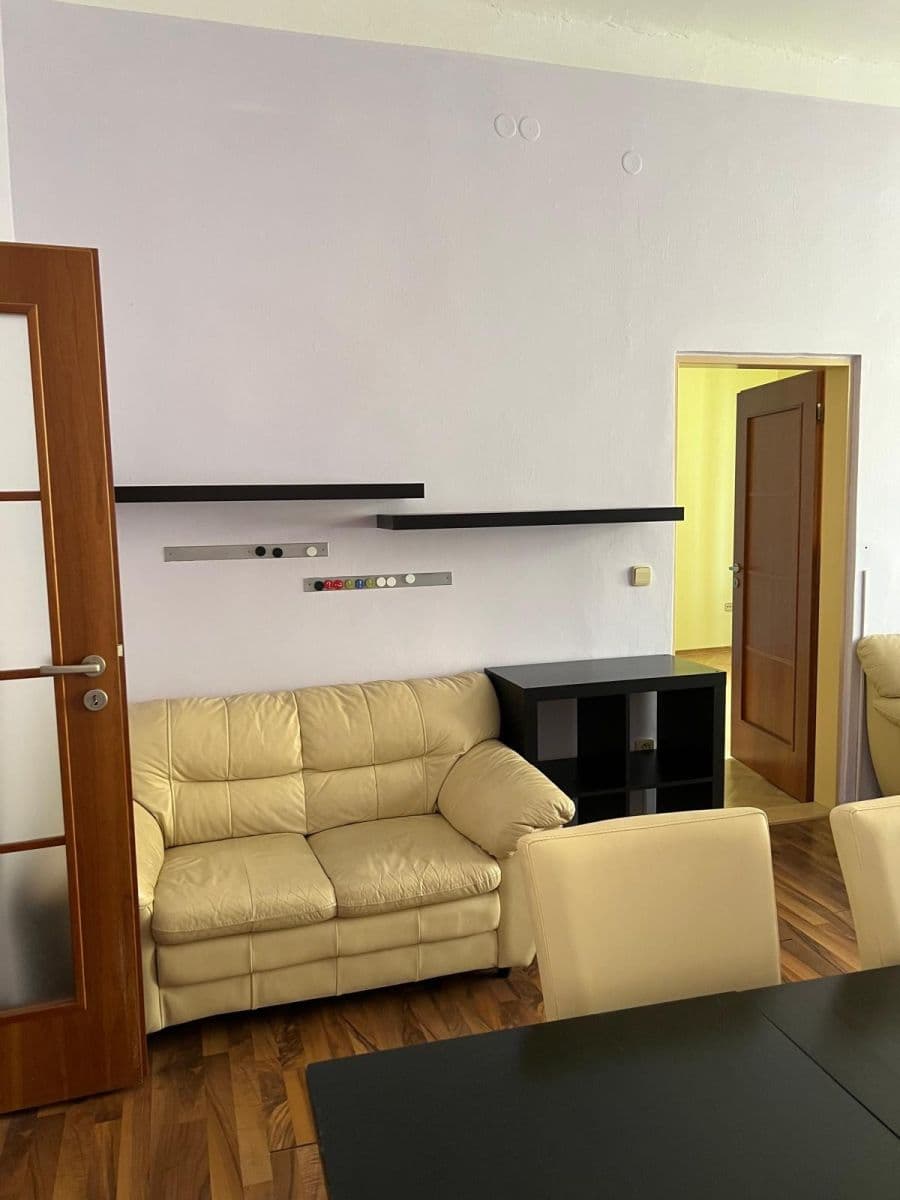 Prenájom bytu 3-izbový 96 m², Bořivojova, Praha, Praha Prenájom bytu 3-izbový 96 m², Bořivojova, Praha, Praha