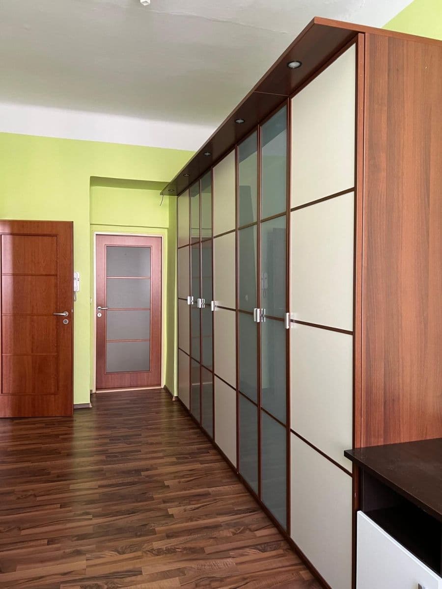 Prenájom bytu 3-izbový 96 m², Bořivojova, Praha, Praha Prenájom bytu 3-izbový 96 m², Bořivojova, Praha, Praha