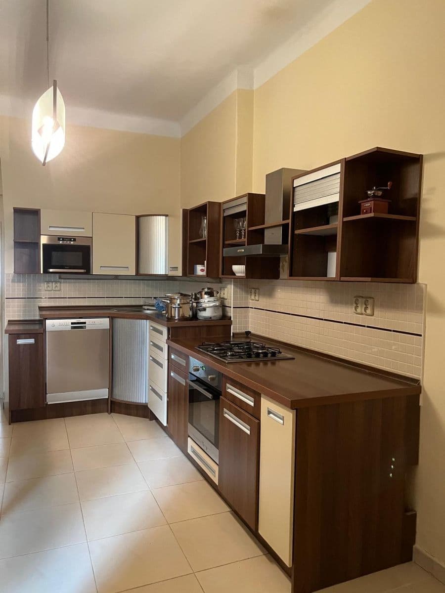 Prenájom bytu 3-izbový 96 m², Bořivojova, Praha, Praha Prenájom bytu 3-izbový 96 m², Bořivojova, Praha, Praha