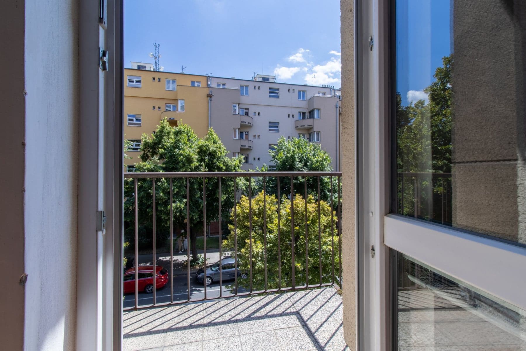 Prenájom bytu 1-izbový 55 m², 28. pluku, Praha, Praha Prenájom bytu 1-izbový 55 m², 28. pluku, Praha, Praha