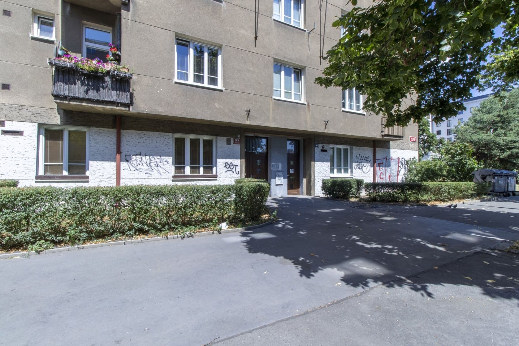 Prenájom bytu 1-izbový 55 m², 28. pluku, Praha, Praha Prenájom bytu 1-izbový 55 m², 28. pluku, Praha, Praha
