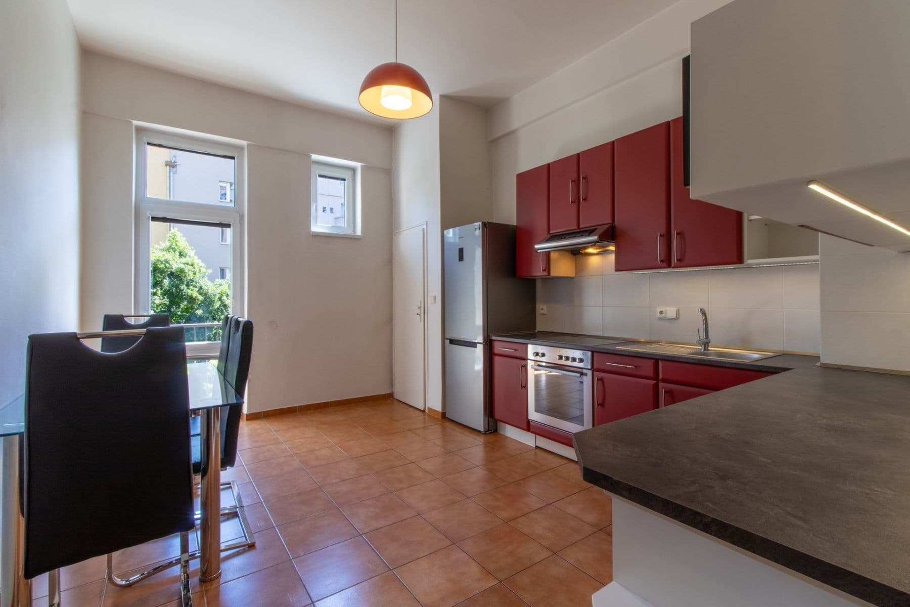 Prenájom bytu 1-izbový 55 m², 28. pluku, Praha, Praha Prenájom bytu 1-izbový 55 m², 28. pluku, Praha, Praha