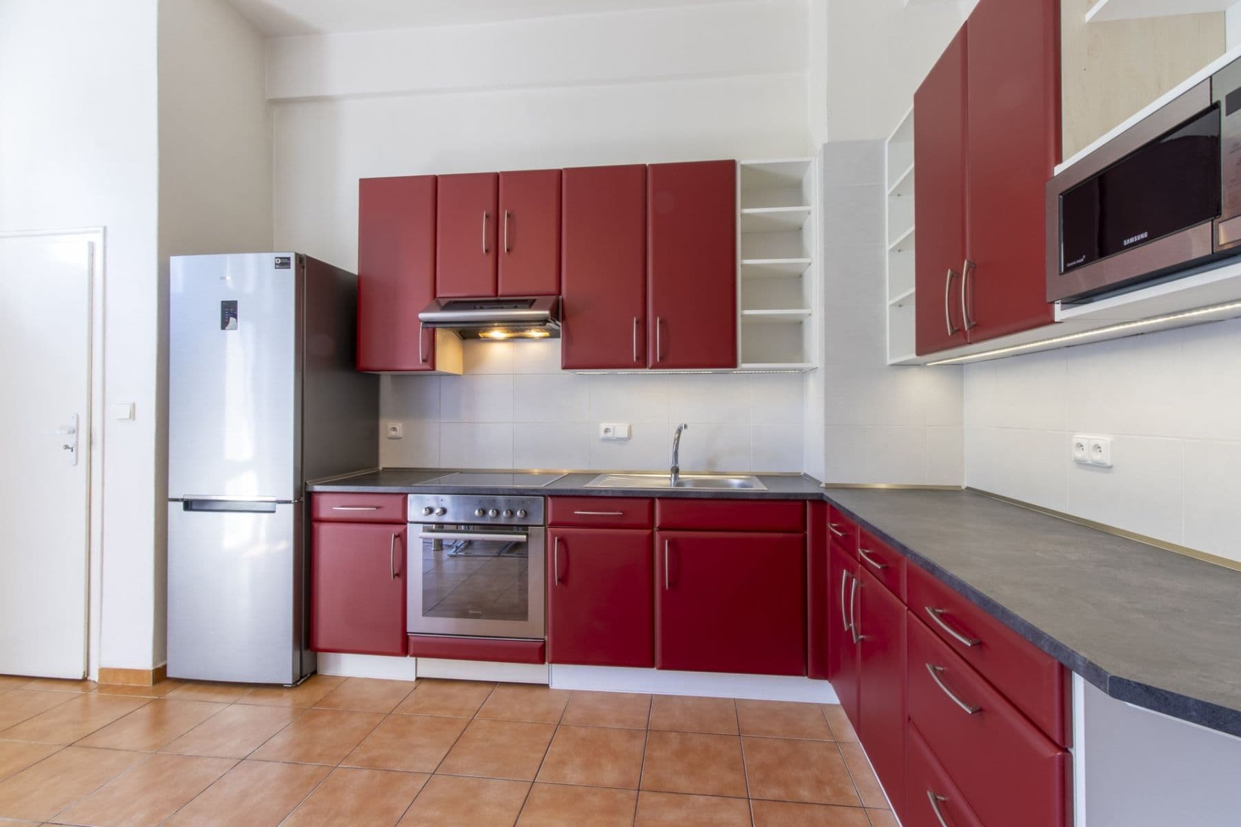 Prenájom bytu 1-izbový 55 m², 28. pluku, Praha, Praha Prenájom bytu 1-izbový 55 m², 28. pluku, Praha, Praha