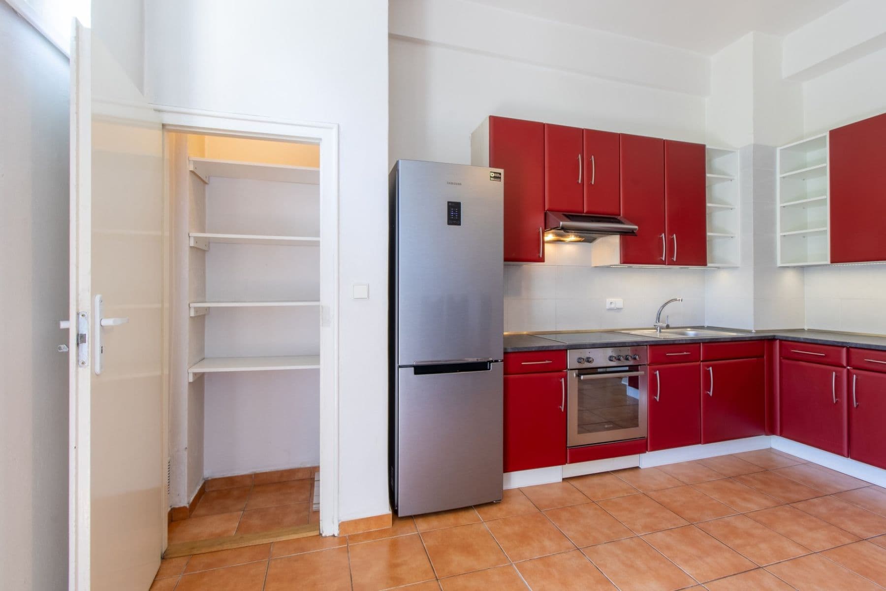 Prenájom bytu 1-izbový 55 m², 28. pluku, Praha, Praha Prenájom bytu 1-izbový 55 m², 28. pluku, Praha, Praha
