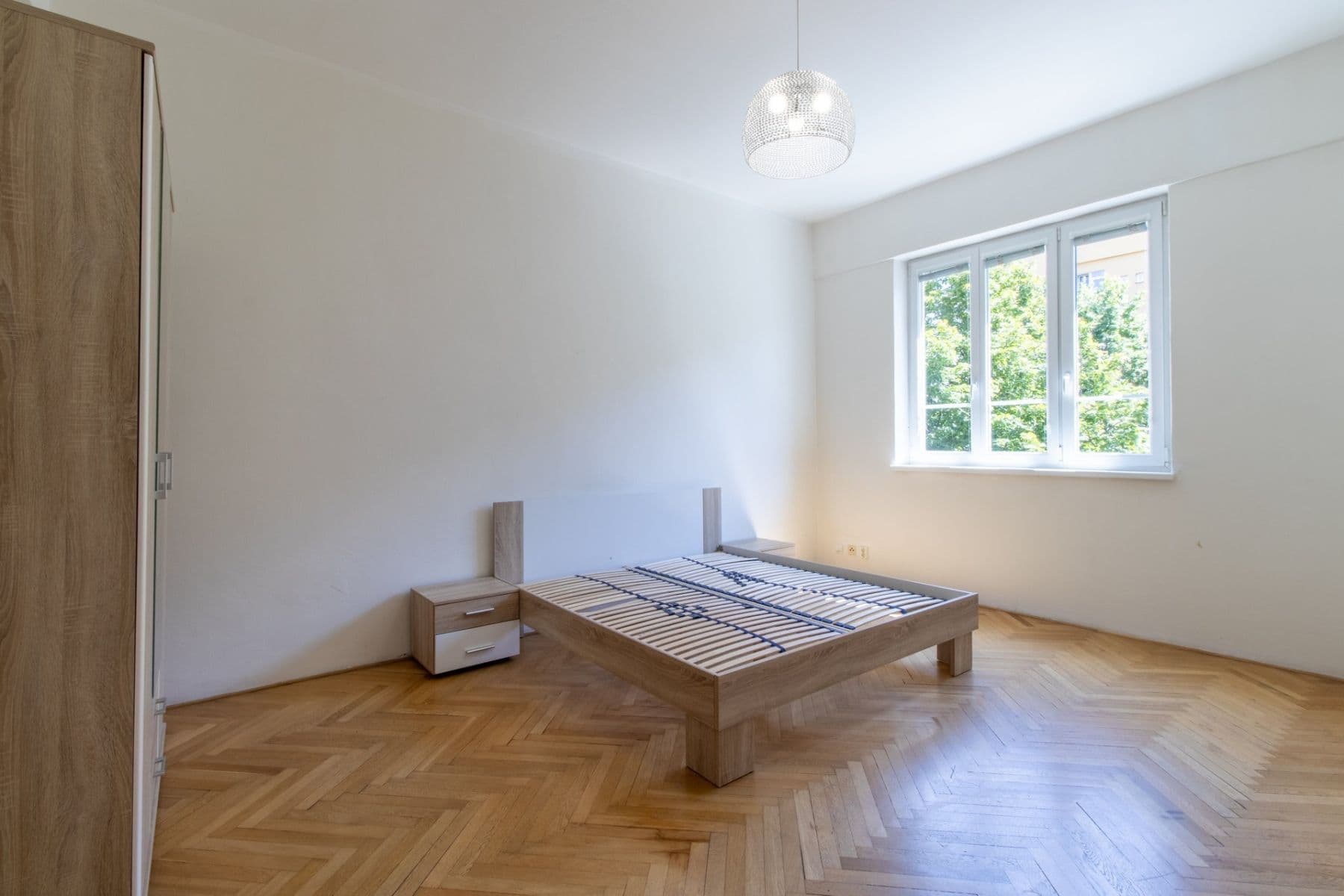 Prenájom bytu 1-izbový 55 m², 28. pluku, Praha, Praha Prenájom bytu 1-izbový 55 m², 28. pluku, Praha, Praha