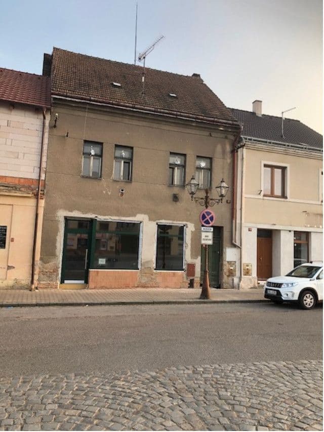 Predaj domu 253 m², pozemok 551 m², Klicperovo náměstí, Chlumec nad Cidlinou, Královéhradecký kraj Predaj domu 253 m², pozemok 551 m², Klicperovo náměstí, Chlumec nad Cidlinou, Královéhradecký kraj