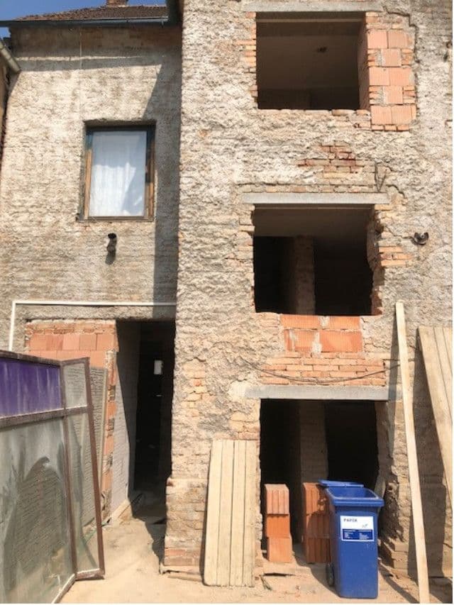 Predaj domu 253 m², pozemok 551 m², Klicperovo náměstí, Chlumec nad Cidlinou, Královéhradecký kraj Predaj domu 253 m², pozemok 551 m², Klicperovo náměstí, Chlumec nad Cidlinou, Královéhradecký kraj