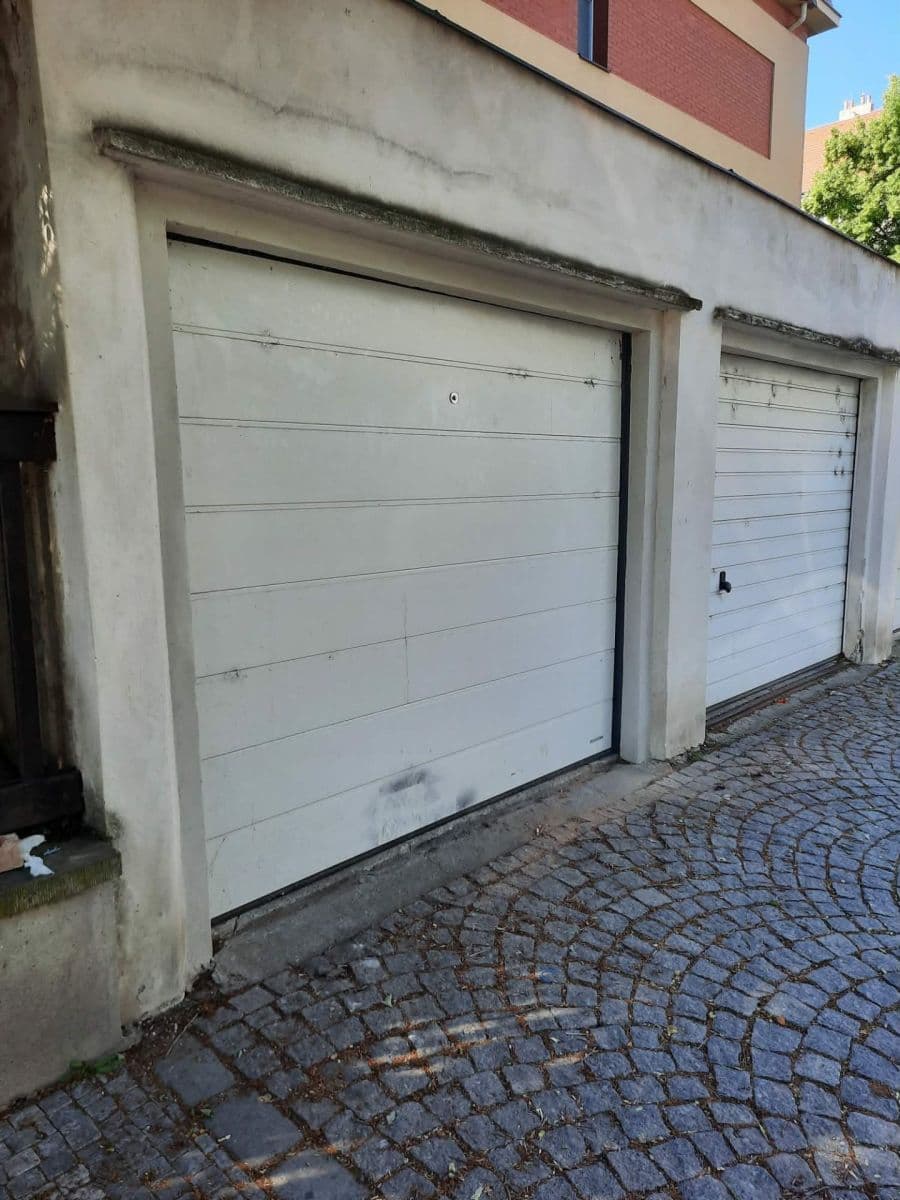 Prenájom garáže 18 m², Albánská, Praha, Praha Prenájom garáže 18 m², Albánská, Praha, Praha