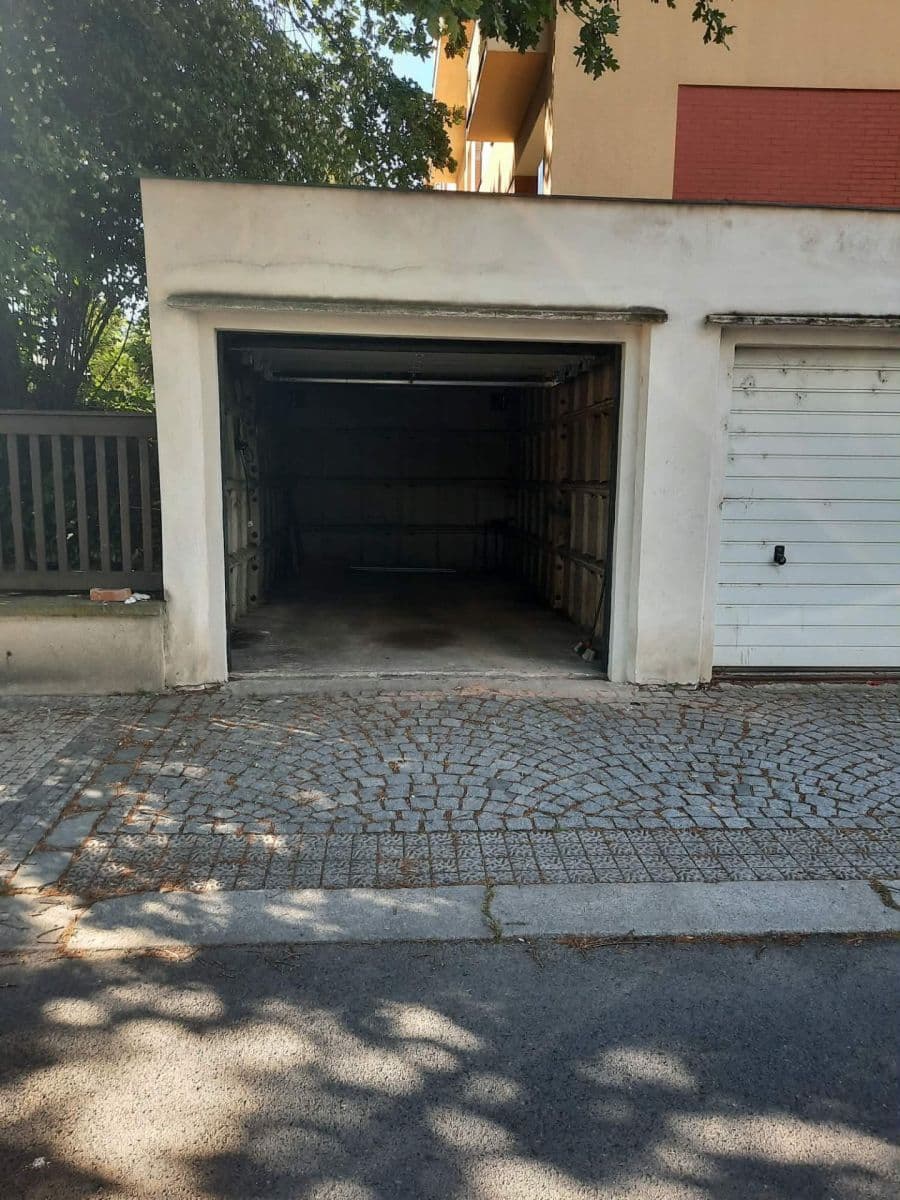 Prenájom garáže 18 m², Albánská, Praha, Praha Prenájom garáže 18 m², Albánská, Praha, Praha