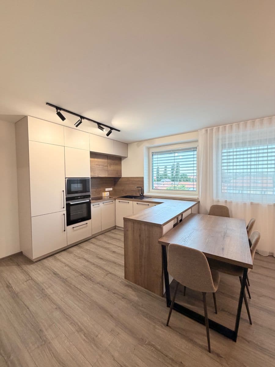Prenájom bytu 2-izbový 48 m², Hradišťská, Uherský Ostroh, Zlínský kraj Prenájom bytu 2-izbový 48 m², Hradišťská, Uherský Ostroh, Zlínský kraj