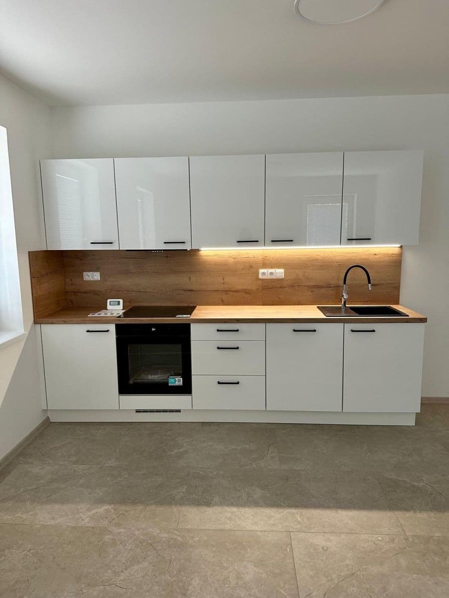 Prenájom bytu 3-izbový 66 m², Vítkovecká, Sezimovo Ústí, Jihočeský kraj Prenájom bytu 3-izbový 66 m², Vítkovecká, Sezimovo Ústí, Jihočeský kraj